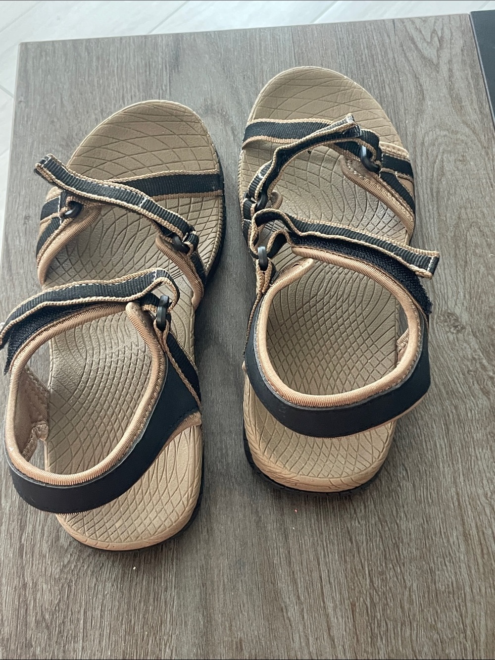 WHITIN Black and Tan Adjustable Strap Sport Sandals